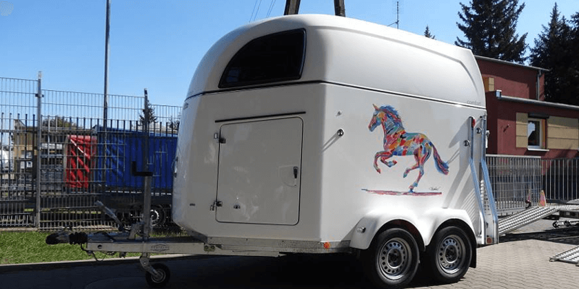 Co należy wiedzieć o transporcie koni?