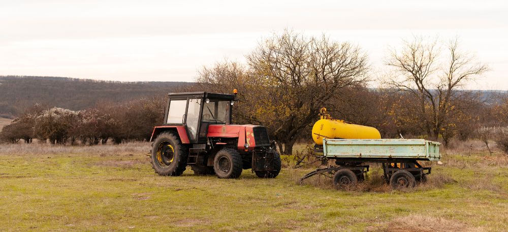 Jak przyczepy ułatwiają transport plonów? Wsparcie dla rolników i sadowników