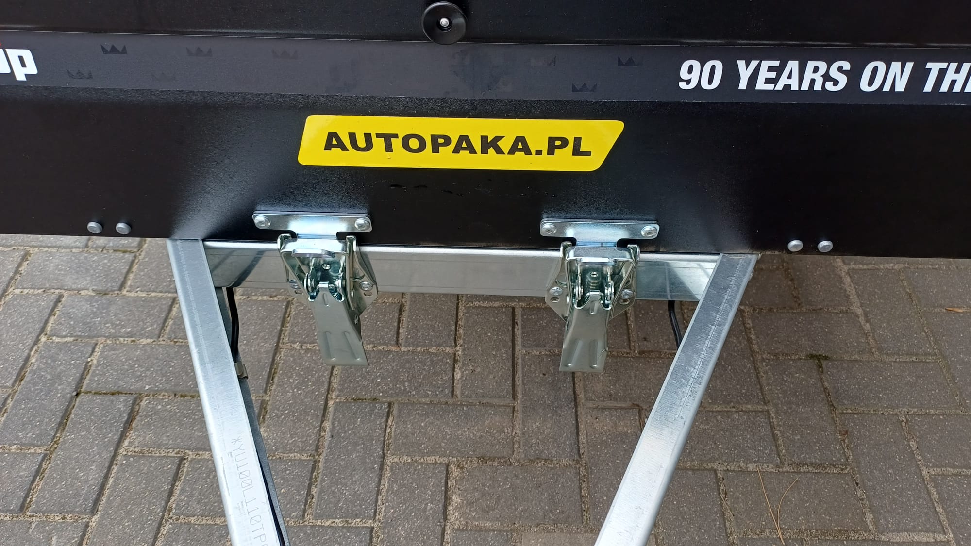 Przyczepka Brenderup 1205 UB uchylna z pokrywą ABS, 203x116x35CM, DMC 750KG (081784) – EDYCJA LIMITOWA!!! (Kopia)