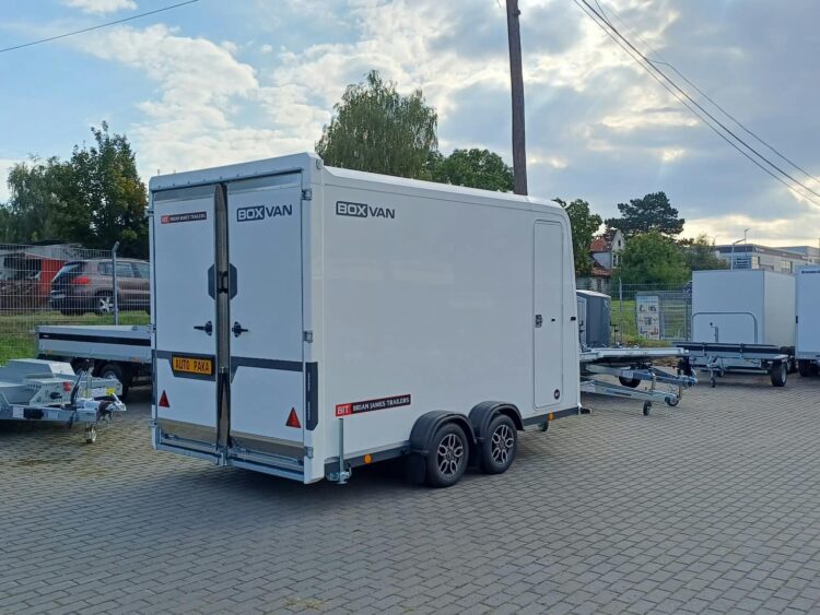 Przyczepa BOX VAN marki Brian James Trailers, DMC 2700kg, 350 x 180 cm