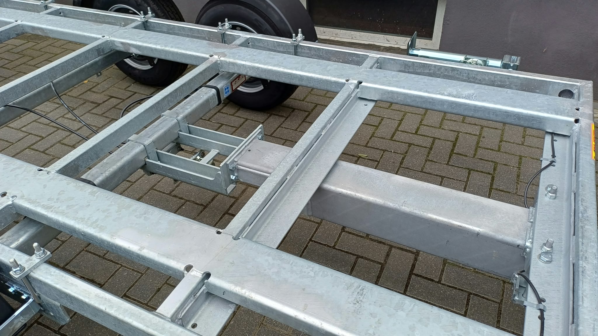 Przyczepa do agregatu WARK z regulowanym dyszlem, 320×144 CM, DMC 3500kg (Kopia)